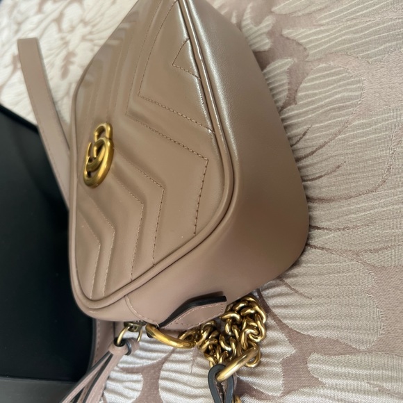 GUCCI GG MARMONT MINI SHOULDER BAG - Picture 9 of 16